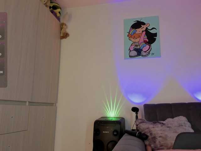 laurencamila1 live cam