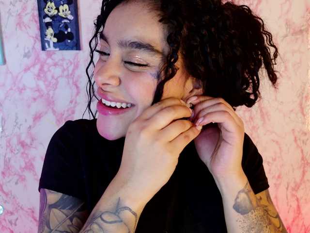 laurencamila1's BongaCams show and profile