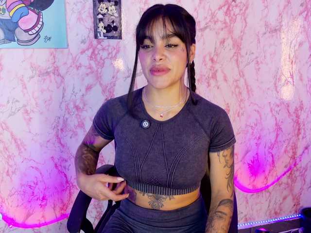 laurencamila1's BongaCams show and profile