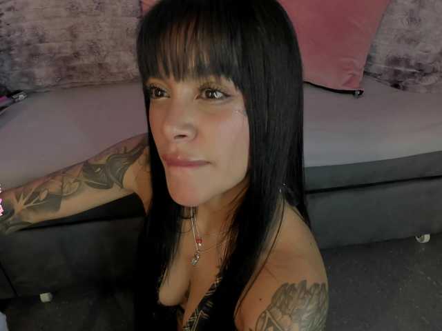 laurencamila1's BongaCams show and profile