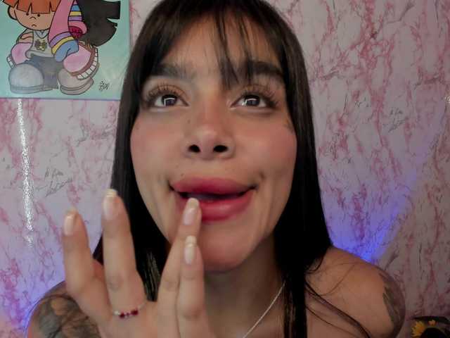 laurencamila1's BongaCams show and profile