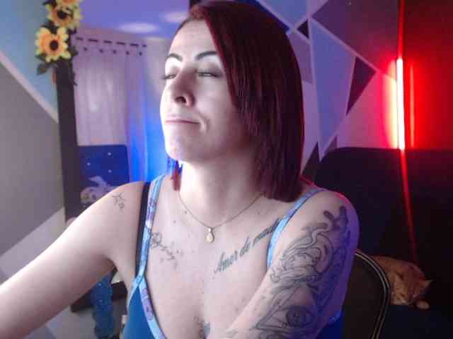 Carolin-Moore Live Webcam on BongaCams
