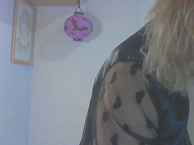 LucyAlexis's BongaCams show and profile