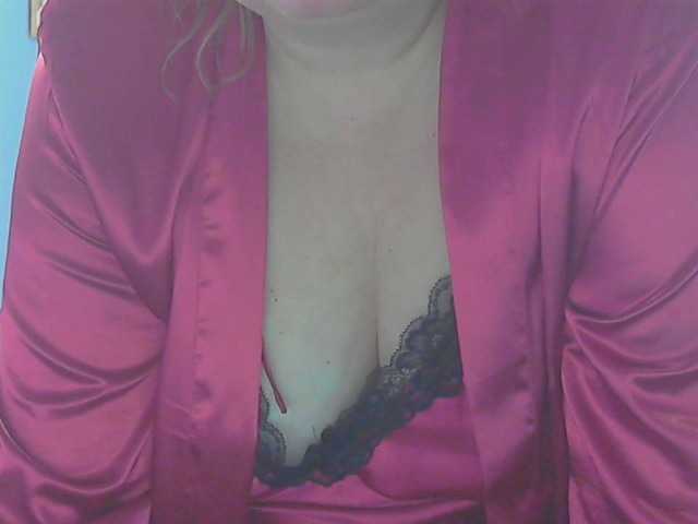 LucyAlexis live cam profile