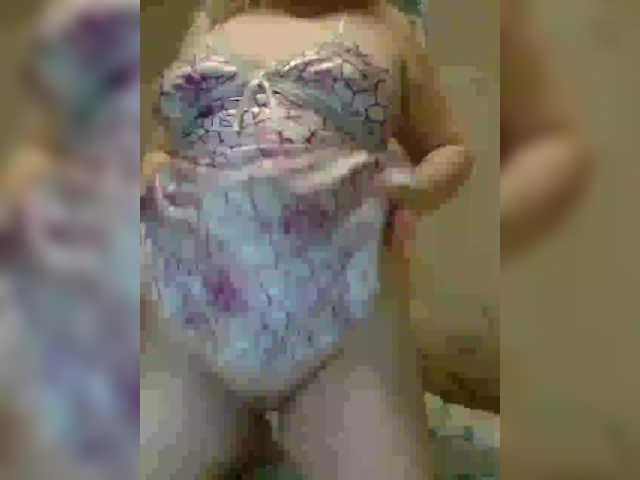 LucyAlexis's BongaCams show and profile