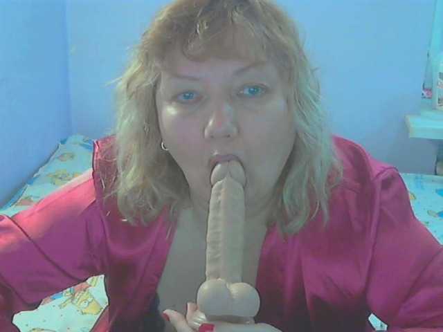 LucyAlexis's BongaCams show and profile