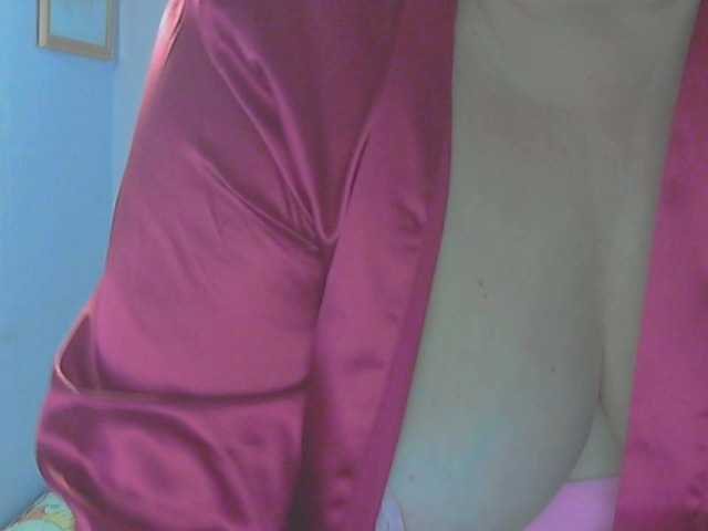 LucyAlexis's BongaCams show and profile