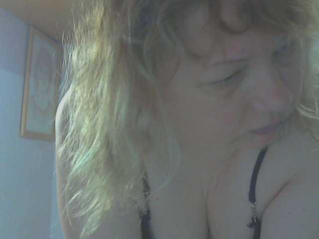 LucyAlexis's BongaCams show and profile