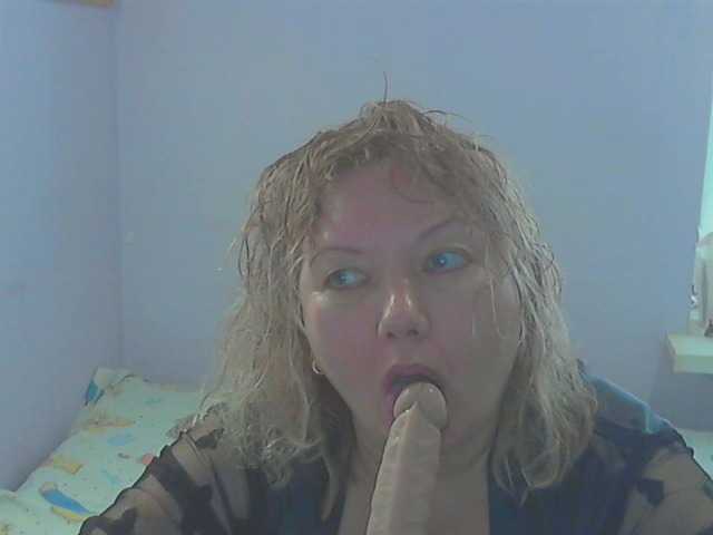 LucyAlexis's BongaCams show and profile