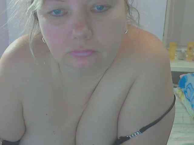 LucyAlexis bongacams