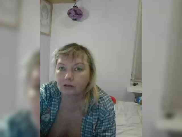 LucyAlexis webcam