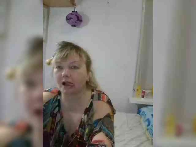 LucyAlexis bongacams