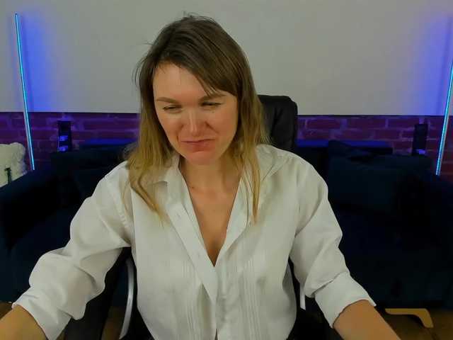 Annabel-xxx's BongaCams show and profile