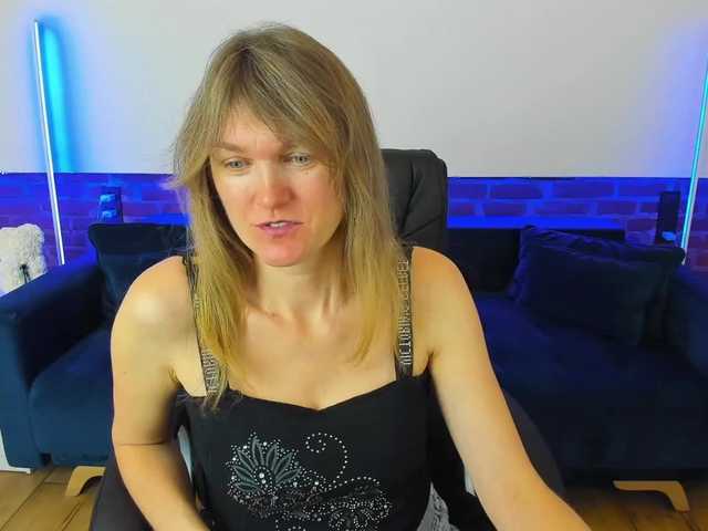 Annabel-xxx's BongaCams show and profile