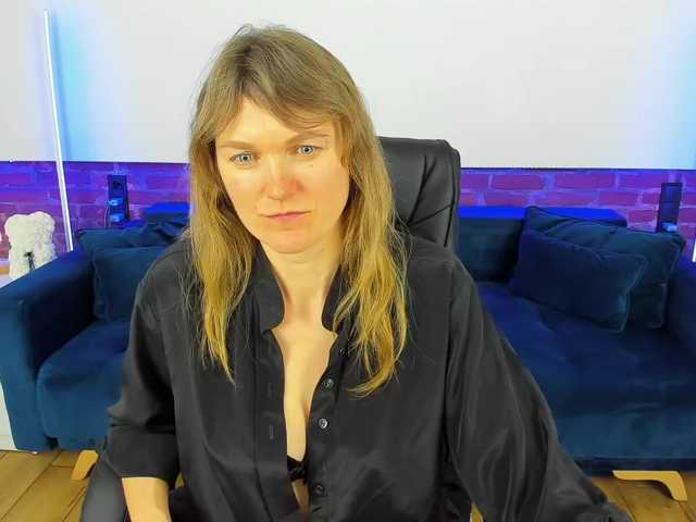 Annabel-xxx's BongaCams show and profile