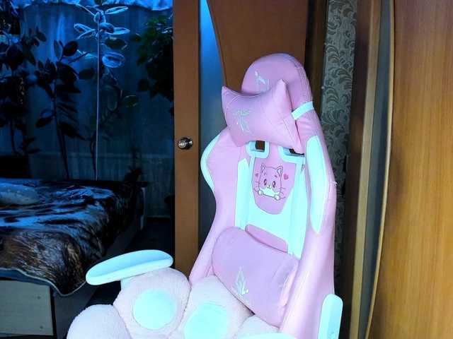 Lola18111's BongaCams show and profile