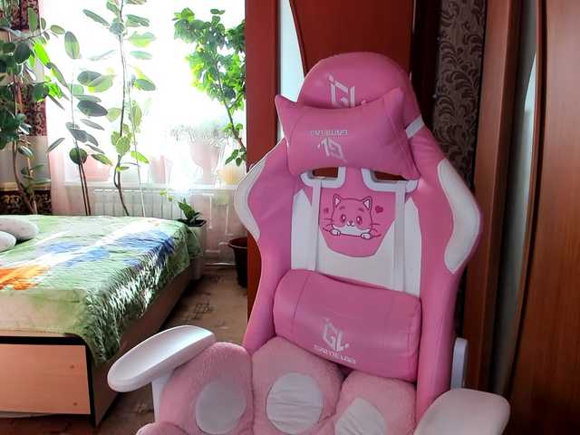 Lola18111's BongaCams show and profile