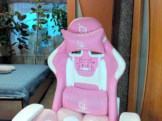 Lola18111's BongaCams show and profile