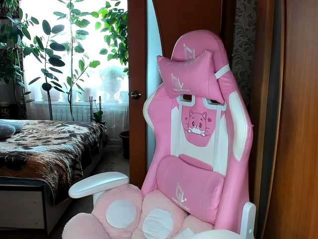 Lola18111's BongaCams show and profile