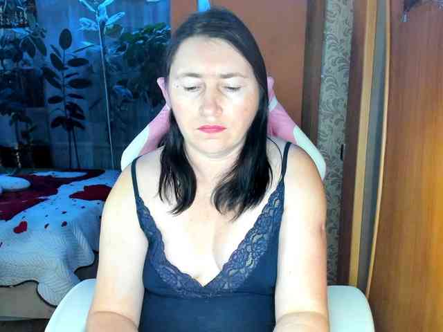 Lola18111 Live Webcam on BongaCams