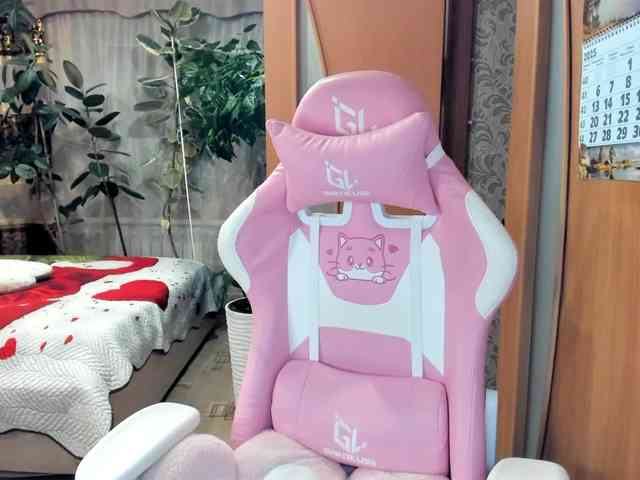 Tatka18111 webcam