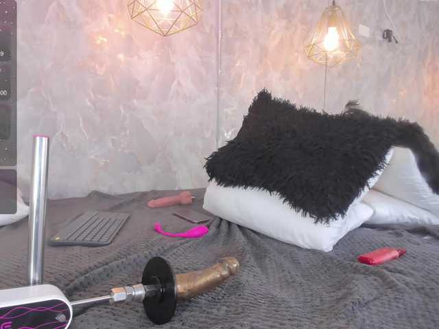 danaylia's BongaCams show and profile