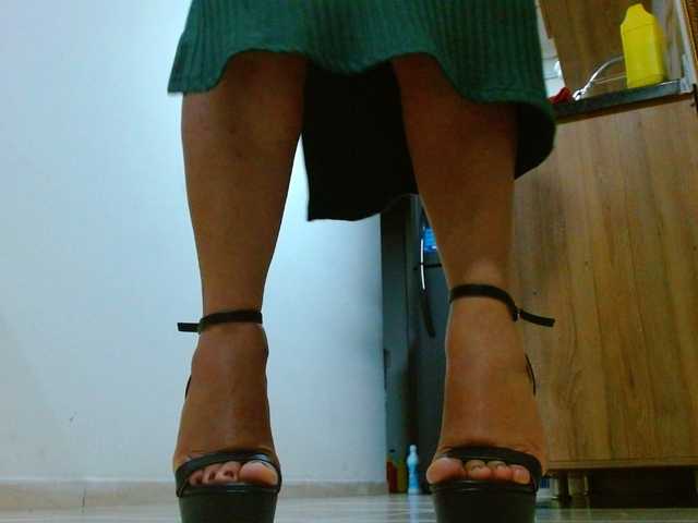 le modèle IXCHEL9153 est en webcam porno dans un show sur le site bongacams, il possède les tags suivants: Latino/Hispanic,Brunette,Hairy