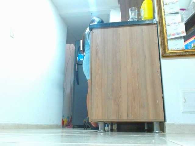 le modèle IXCHEL9153 est en webcam porno dans un show sur le site bongacams, il possède les tags suivants: Latino/Hispanic,Brunette,Hairy