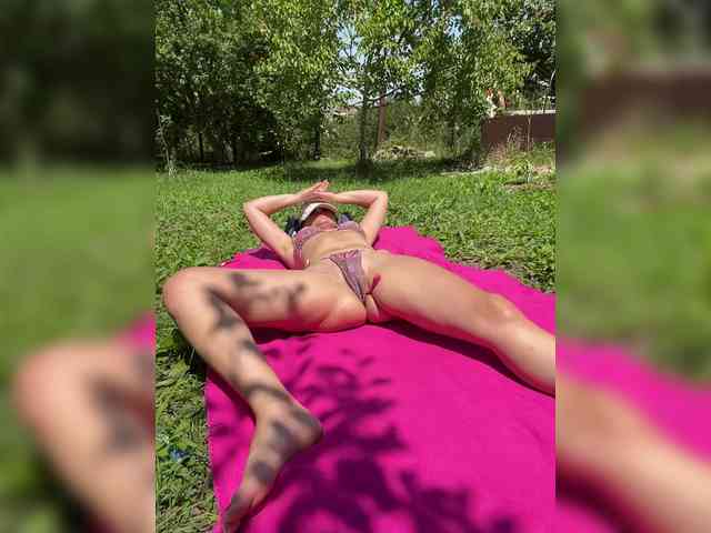 Lady-Dee webcam