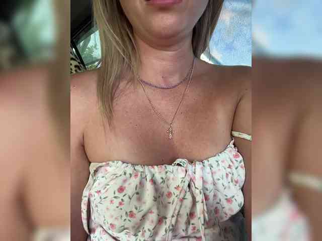 Lady-Dee webcam