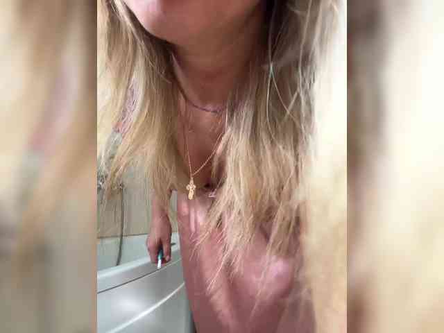 Lady-Dee webcam