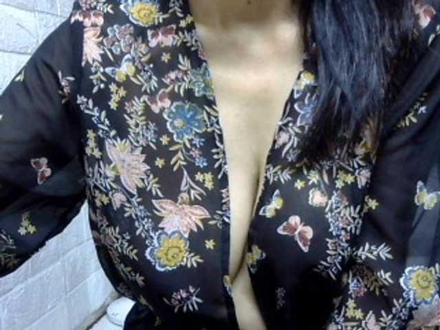 sweetmama17's BongaCams show and profile