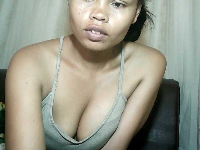 Pussy01lips's BongaCams show and profile