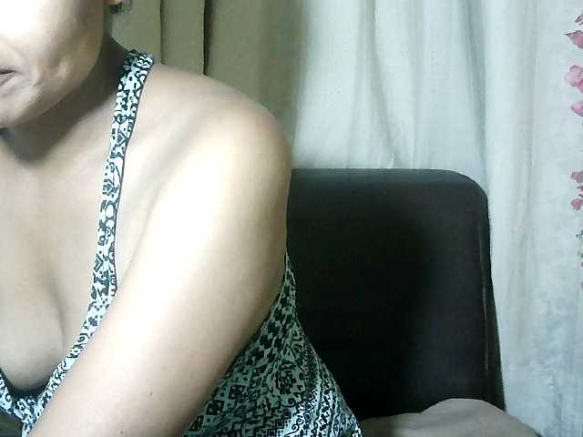 Pussy01lips's BongaCams show and profile