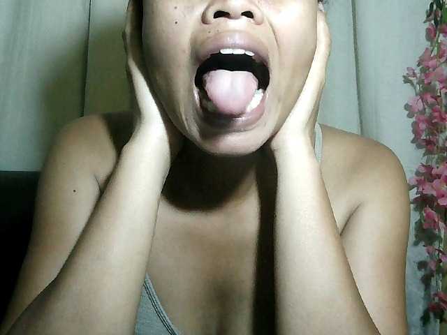 Pussy01lips's BongaCams show and profile