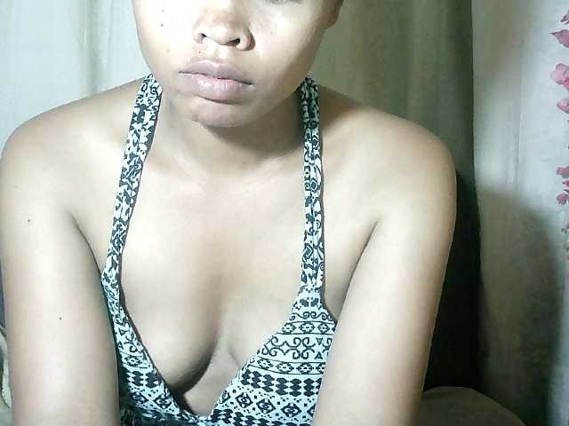 Pussy01lips's BongaCams show and profile