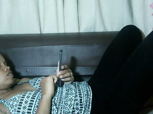 Pussy01lips's BongaCams show and profile