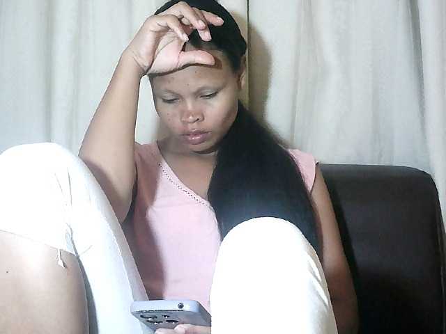 Pussy01lips's BongaCams show and profile