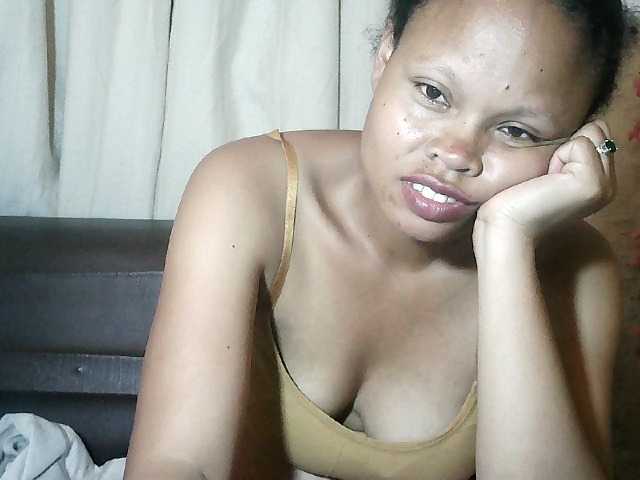 Pussy01lips's BongaCams show and profile