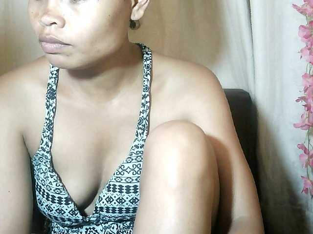 Pussy01lips's BongaCams show and profile