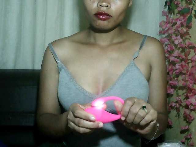 Pussy01lips's BongaCams show and profile