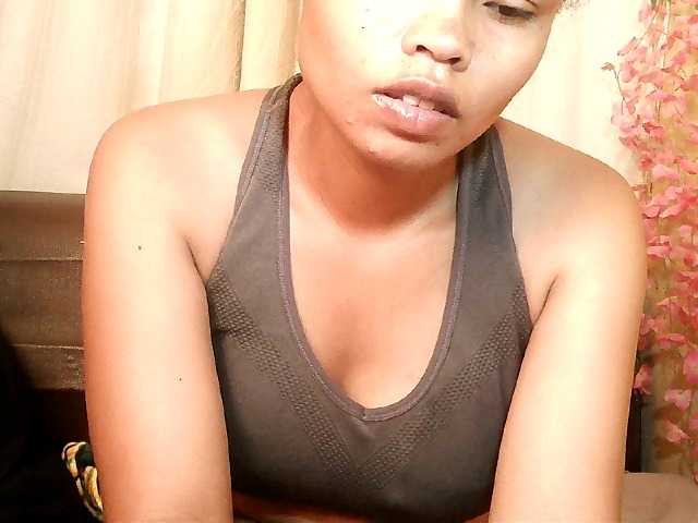 Pussy01lips's BongaCams show and profile