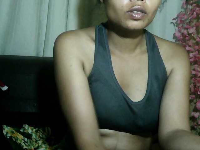 Pussy01lips's BongaCams show and profile