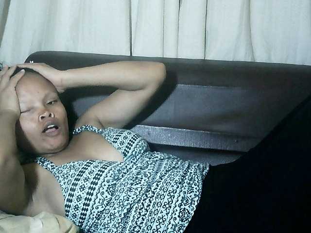 Pussy01lips's BongaCams show and profile