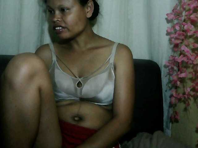 Pussy01lips's BongaCams show and profile