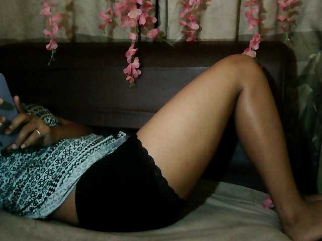 Pussy01lips's BongaCams show and profile