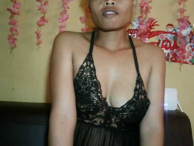 Pussy01lips's BongaCams show and profile