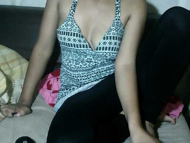 Pussy01lips's BongaCams show and profile