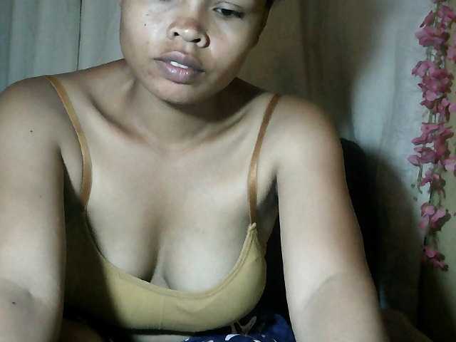 Pussy01lips's BongaCams show and profile