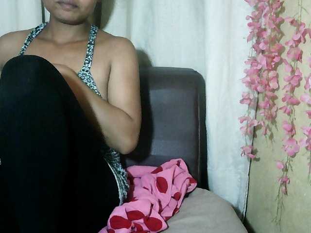 Pussy01lips's BongaCams show and profile